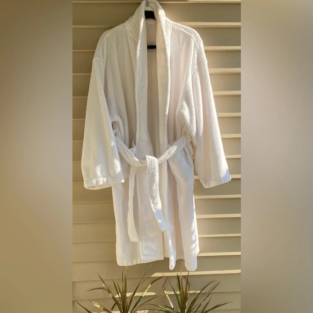 Gently Loved Sz-L/XL Robe By:”Hotel Collection” Luxurious💯Cotton White Bathrobe